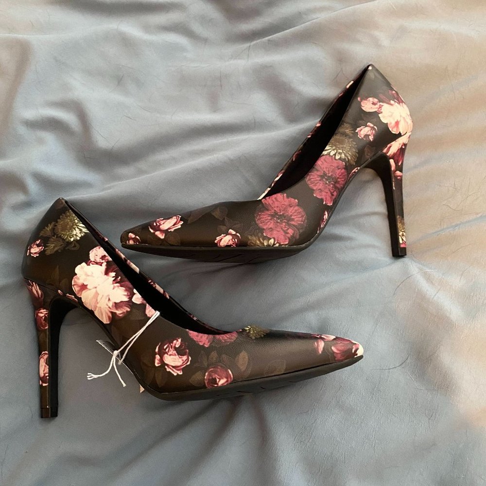 Christian Siriano Black flower size 6 heels NWT